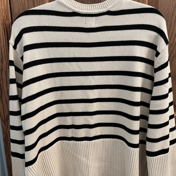 Gap women’s sweater, light tan and black stripe, size M - Picture 2 of 5